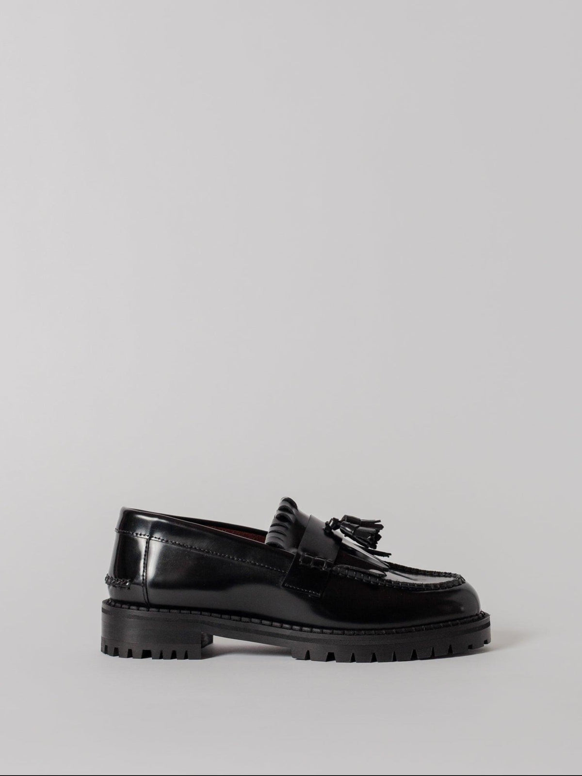 Blankens The Amal black loafer in leather with leather tassel in black. European leather sole in a rubber mix