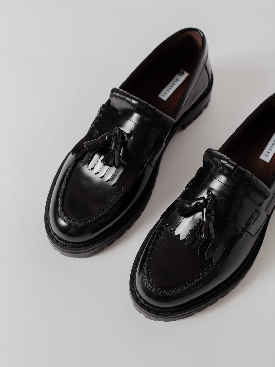 Blankens The Amal black loafer in leather with leather tassel in black. Blankens The Amal black loafer in leather with leather tassel in black. European leather sole in a rubber mix