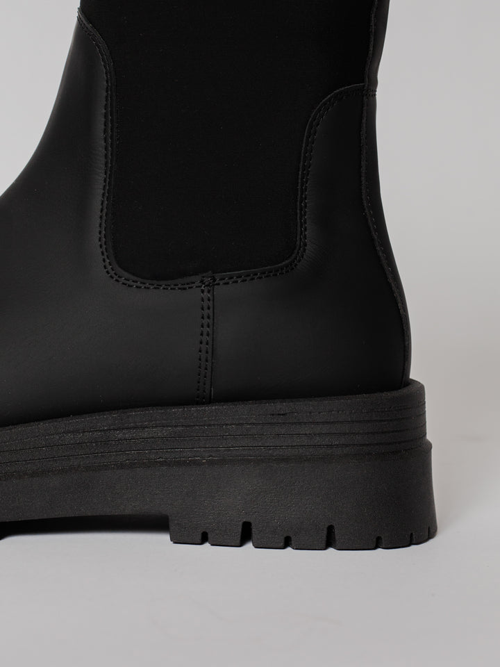 Blankens The Brenda, boot in black leather. water resistant