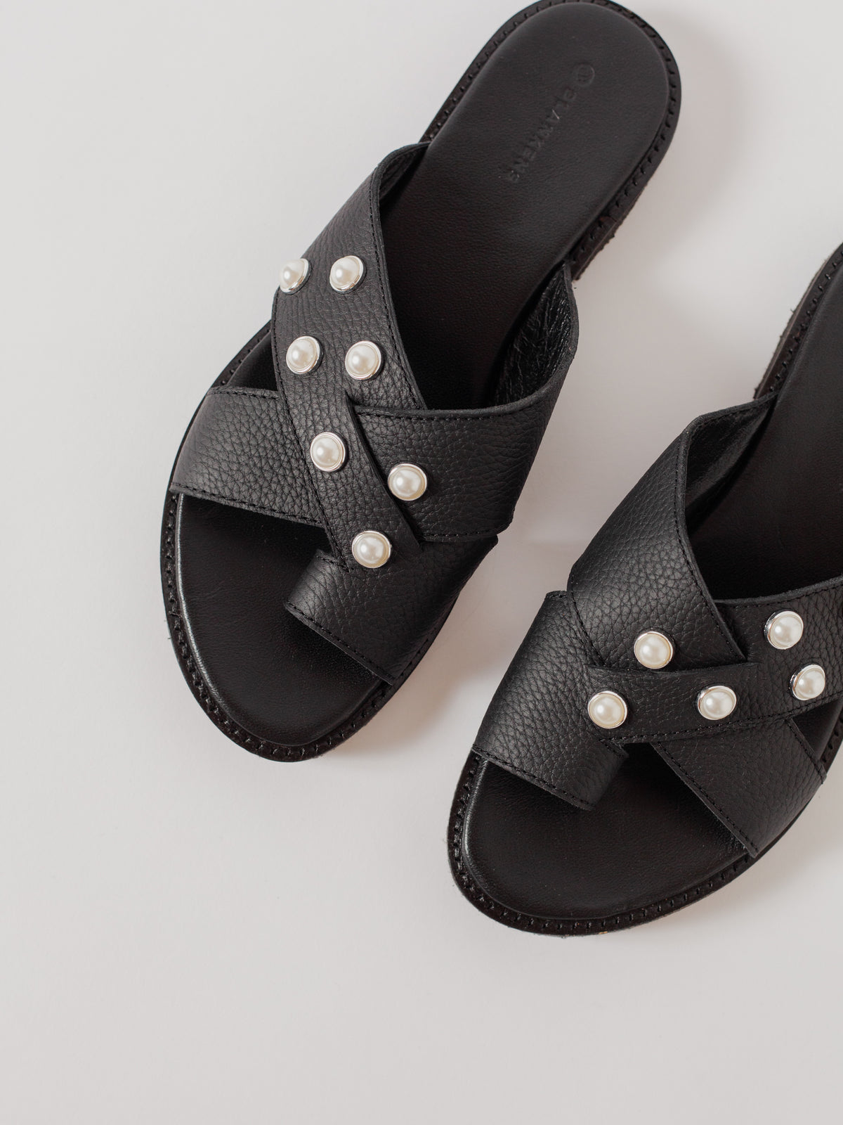The Mette Black Leather with Pearls