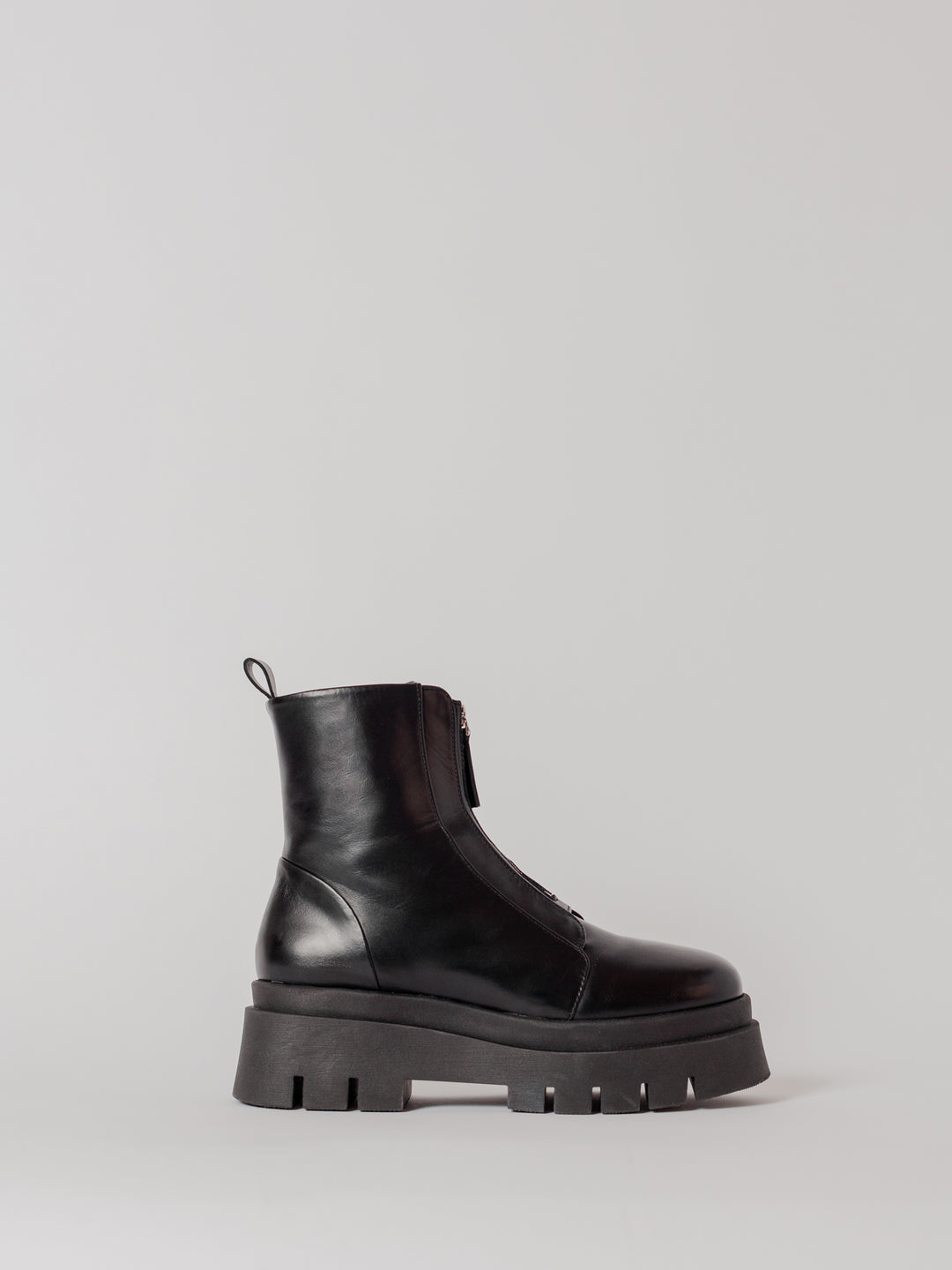 Blankens The Thilda. chunky sole, zipper in front. black leather. 