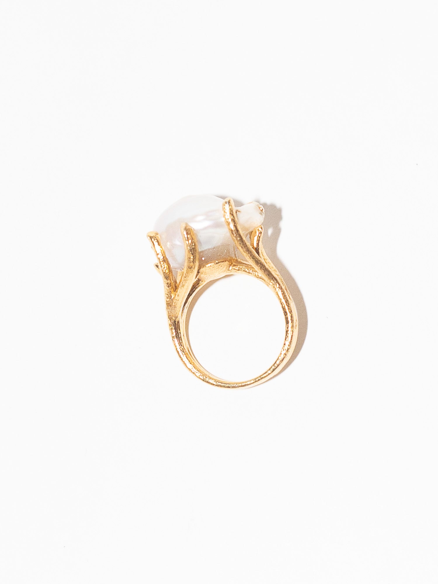 BAROQUE PEARL AND GOLD RING