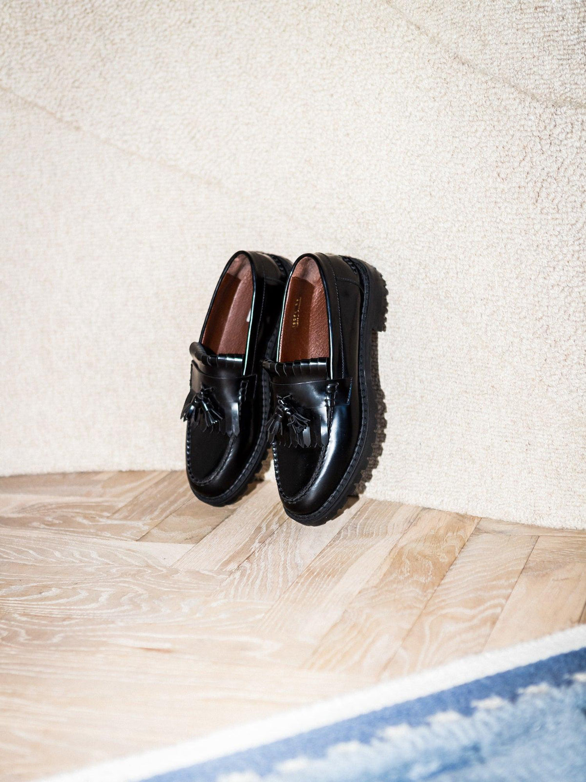 Blankens The Amal black loafer in leather with leather tassel in black. European leather sole in a rubber mix.