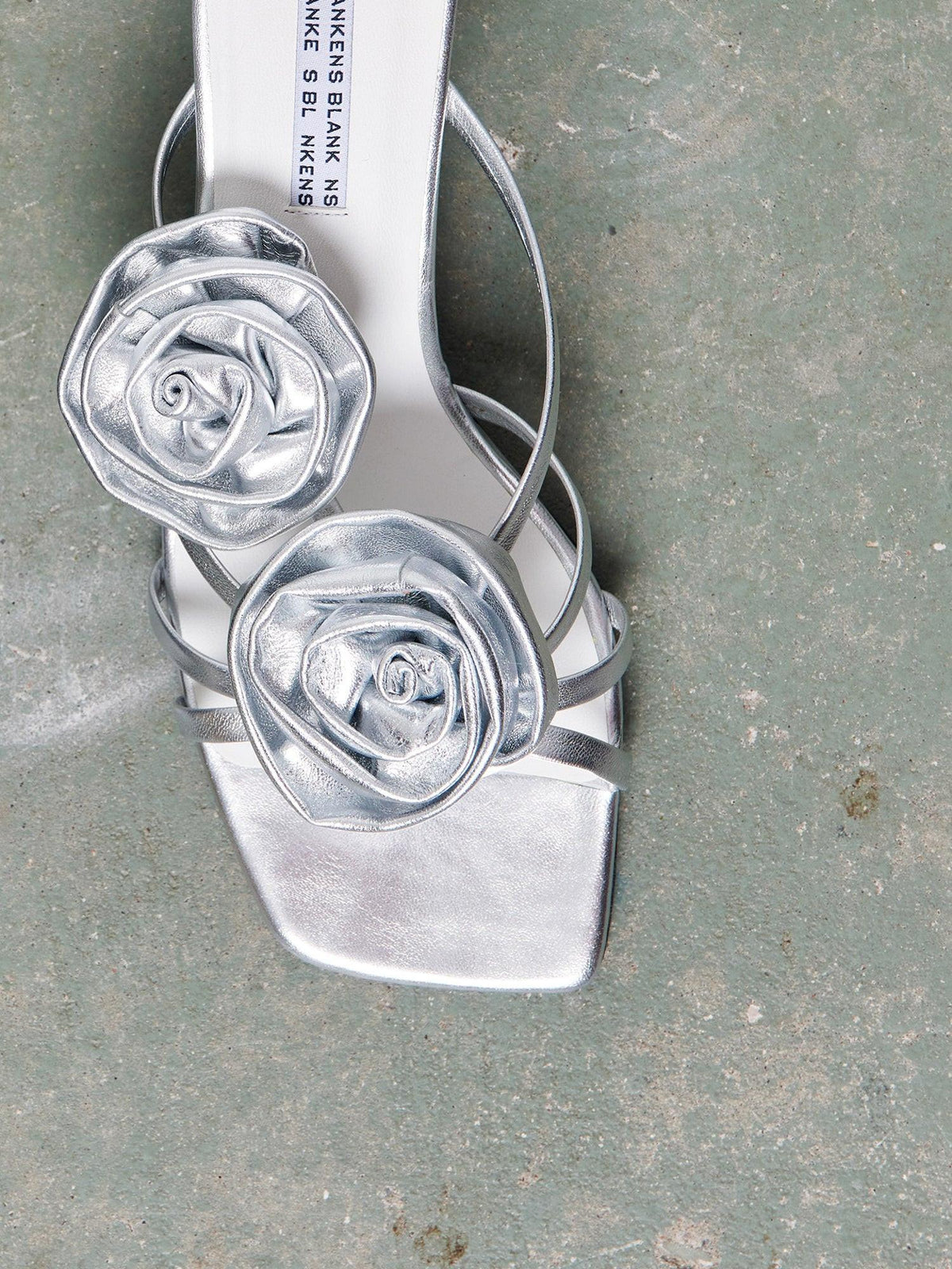 Blankens Clip On Roses in Silver Leather