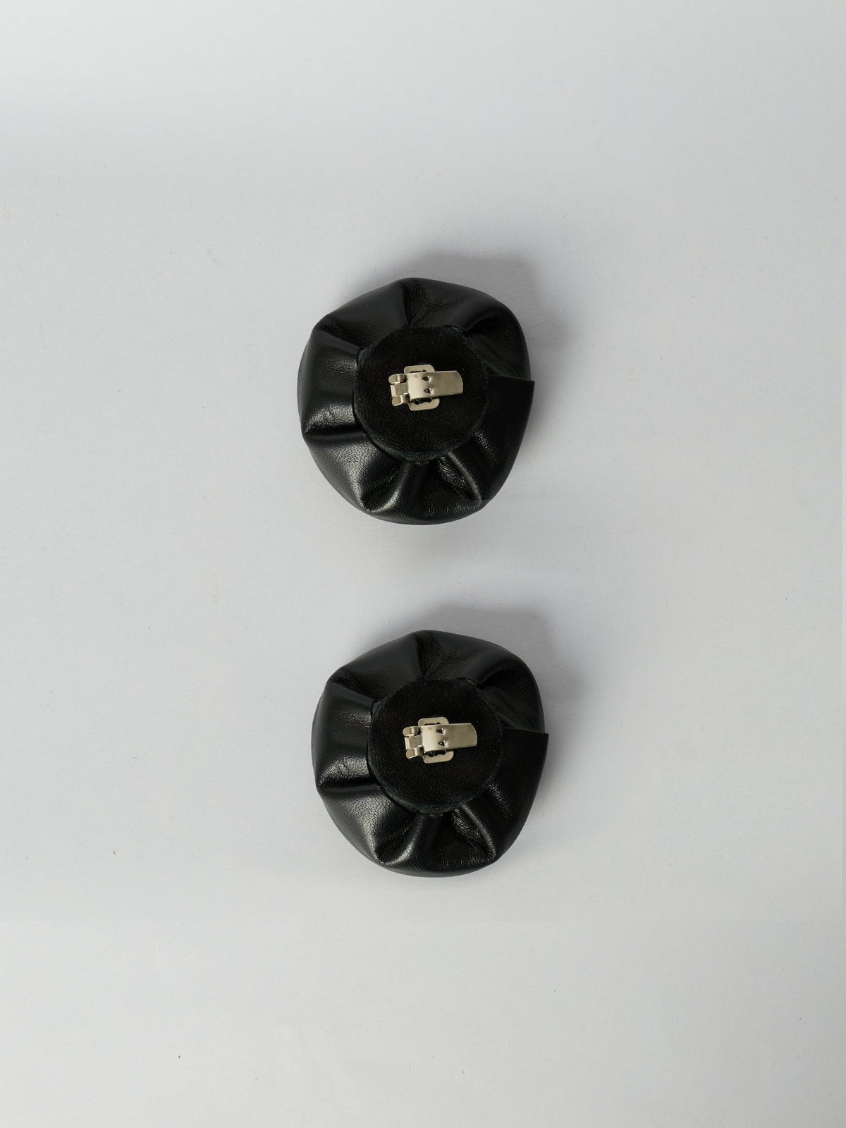 Blankens Black Clip-On Rose