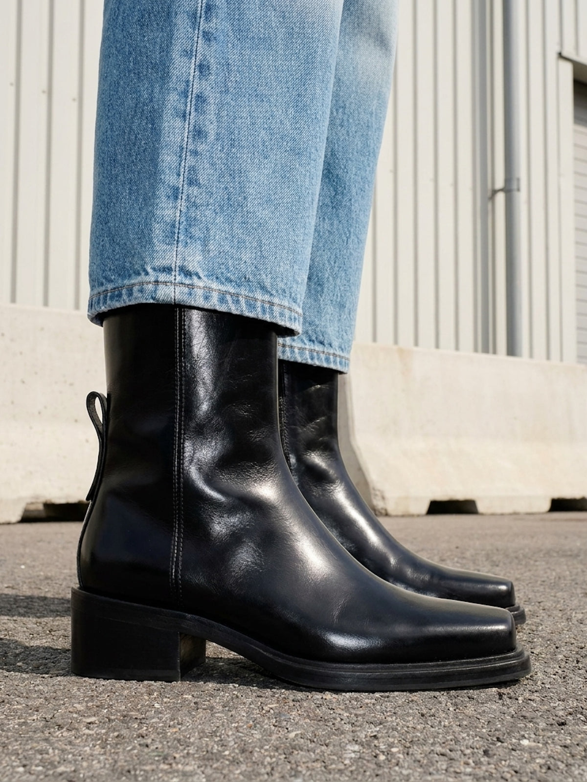 The Hedda Black Leather