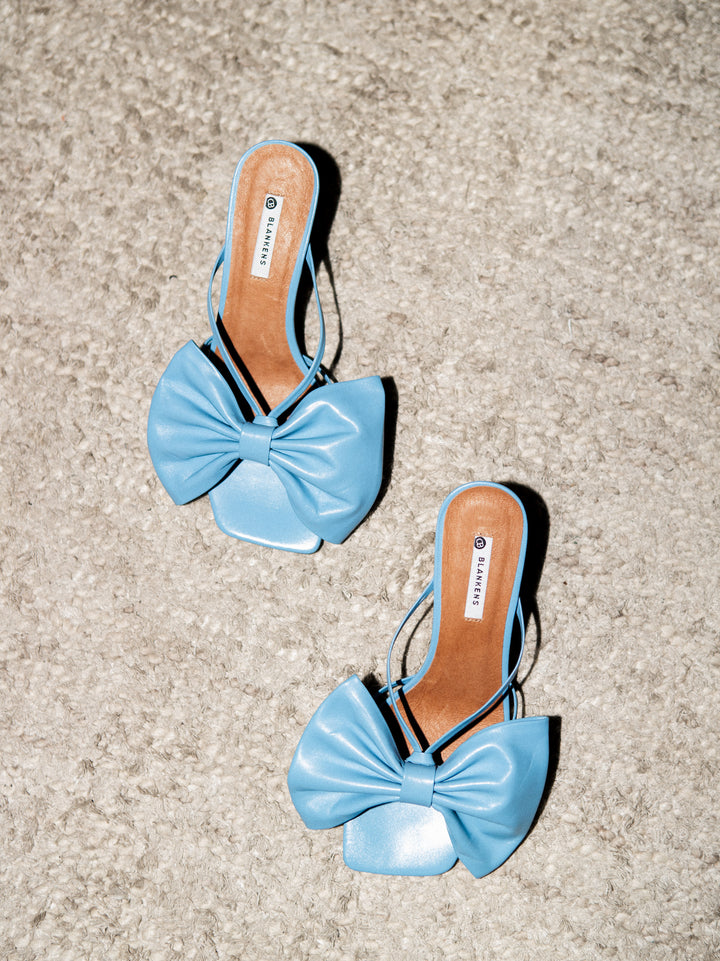 Blankens blue leather heel sandal, big bow, The Jennie. Produced in Euope. 