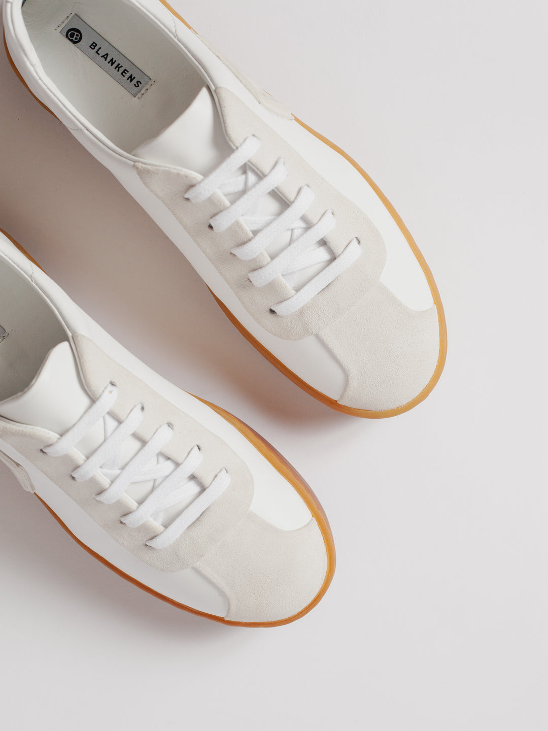 Blankens The Elin White Sneaker with brown rubber sole and B-detail