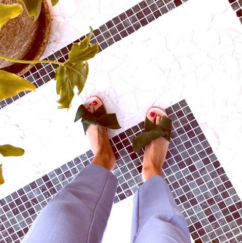 PEOPLE WEARING BLANKENS