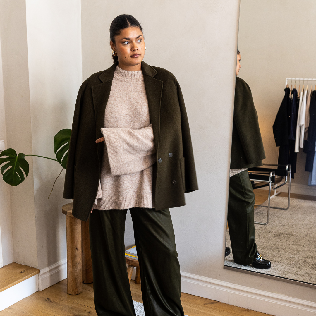 MEET TREASURE-RAY WHITE