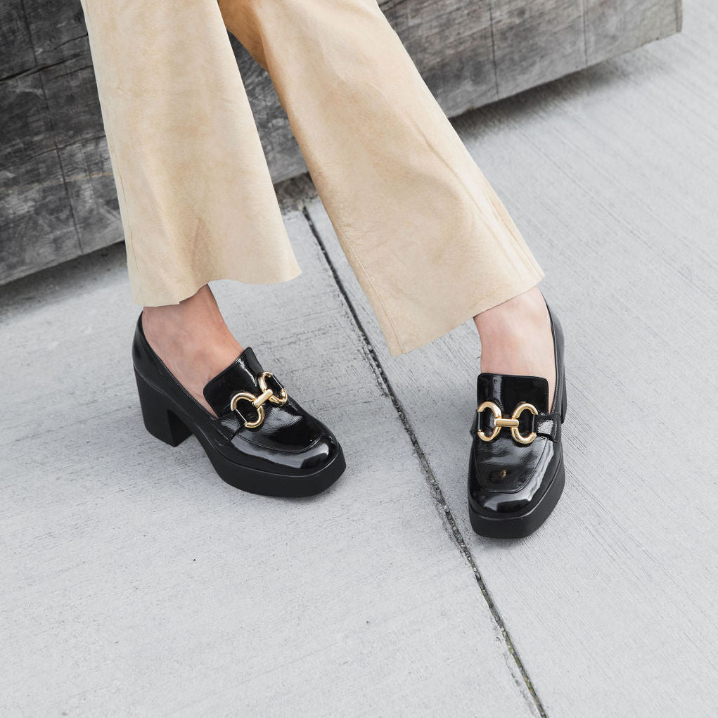 LOAFERS AND FLATS