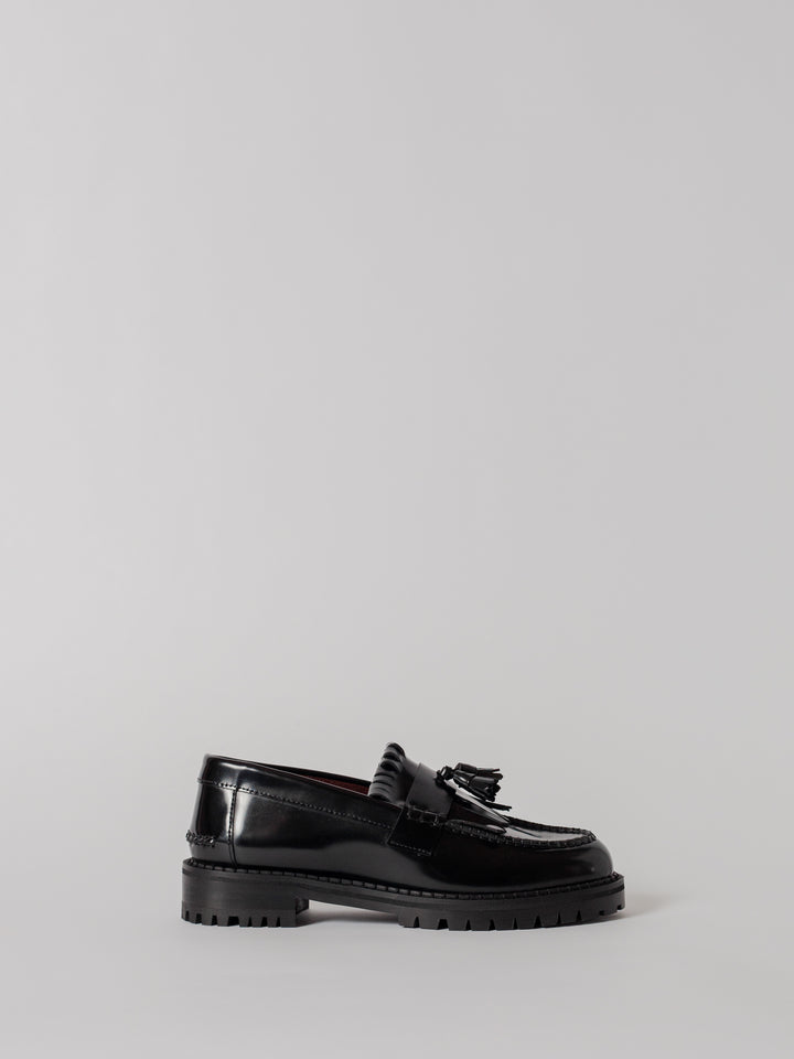 Blankens The Amal black loafer in leather with leather tassel in black. European leather sole in a rubber mix