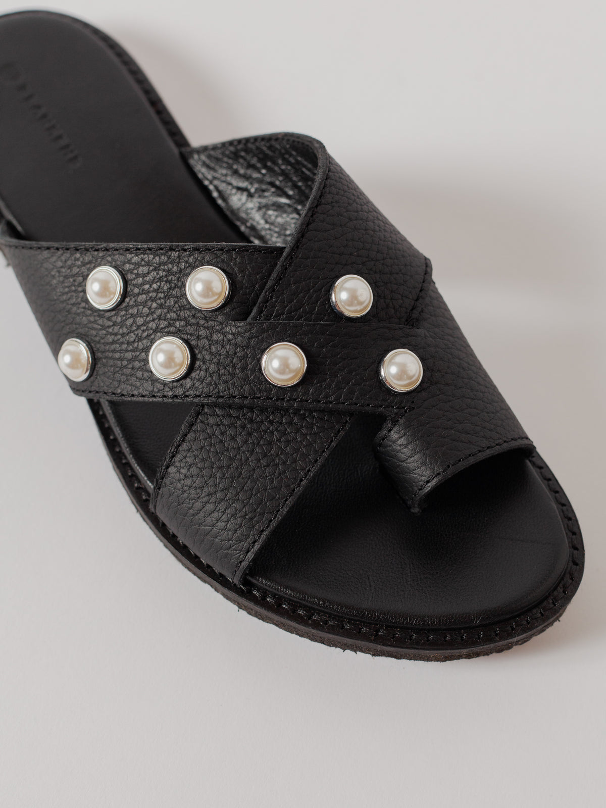 The Mette Black Leather with Pearls