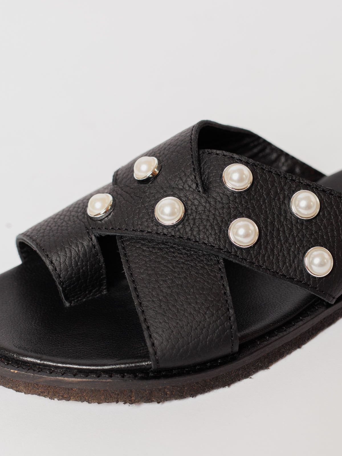 The Mette Black Leather with Pearls