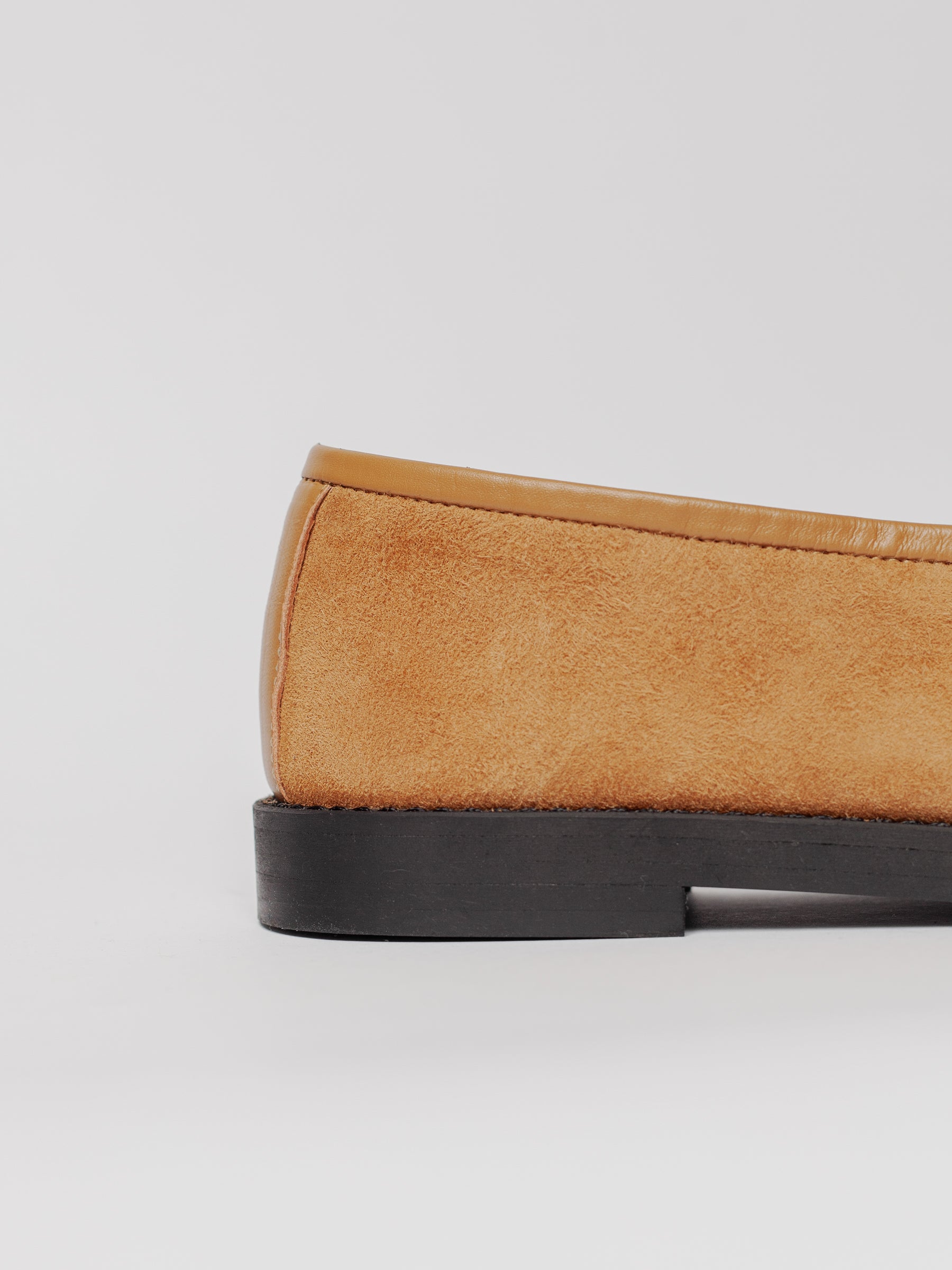 THE COCO FLAT CAMEL SUEDE