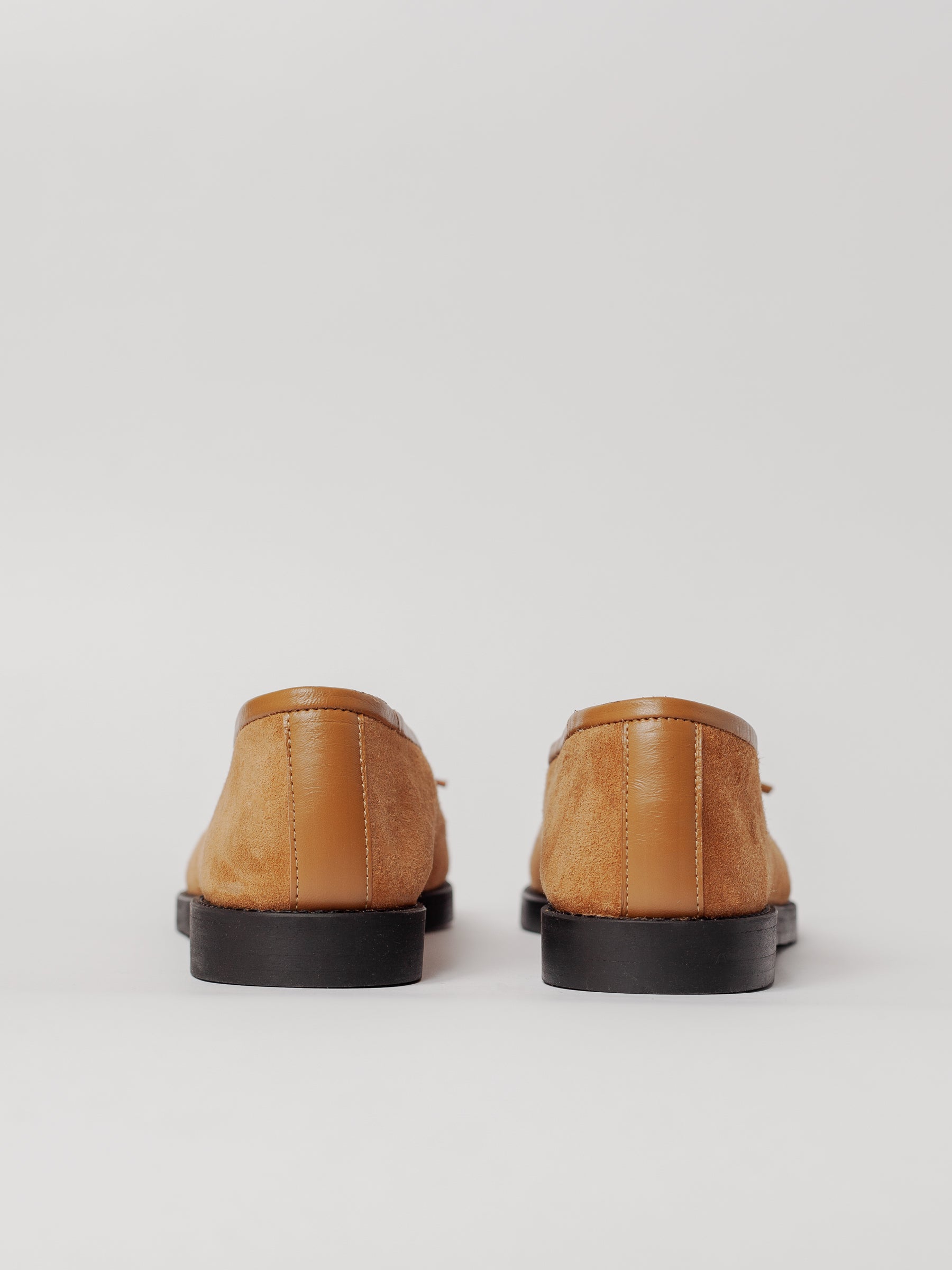 THE COCO FLAT CAMEL SUEDE