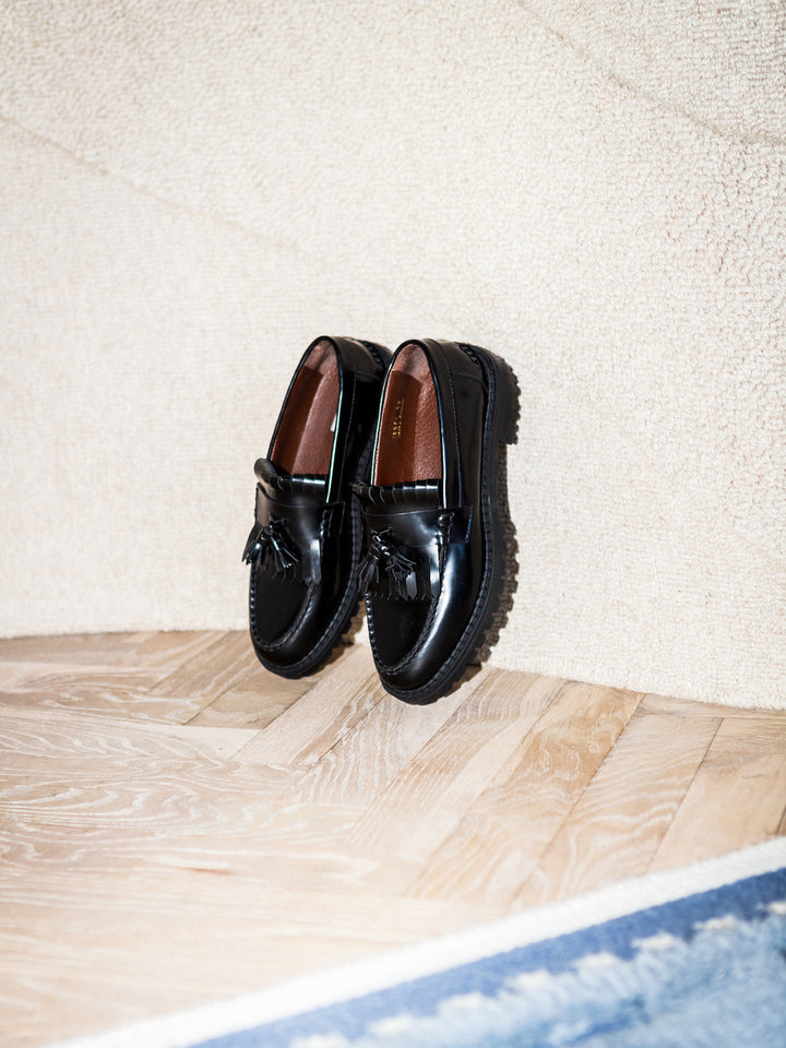 Blankens The Amal black loafer in leather with leather tassel in black. European leather sole in a rubber mix. 