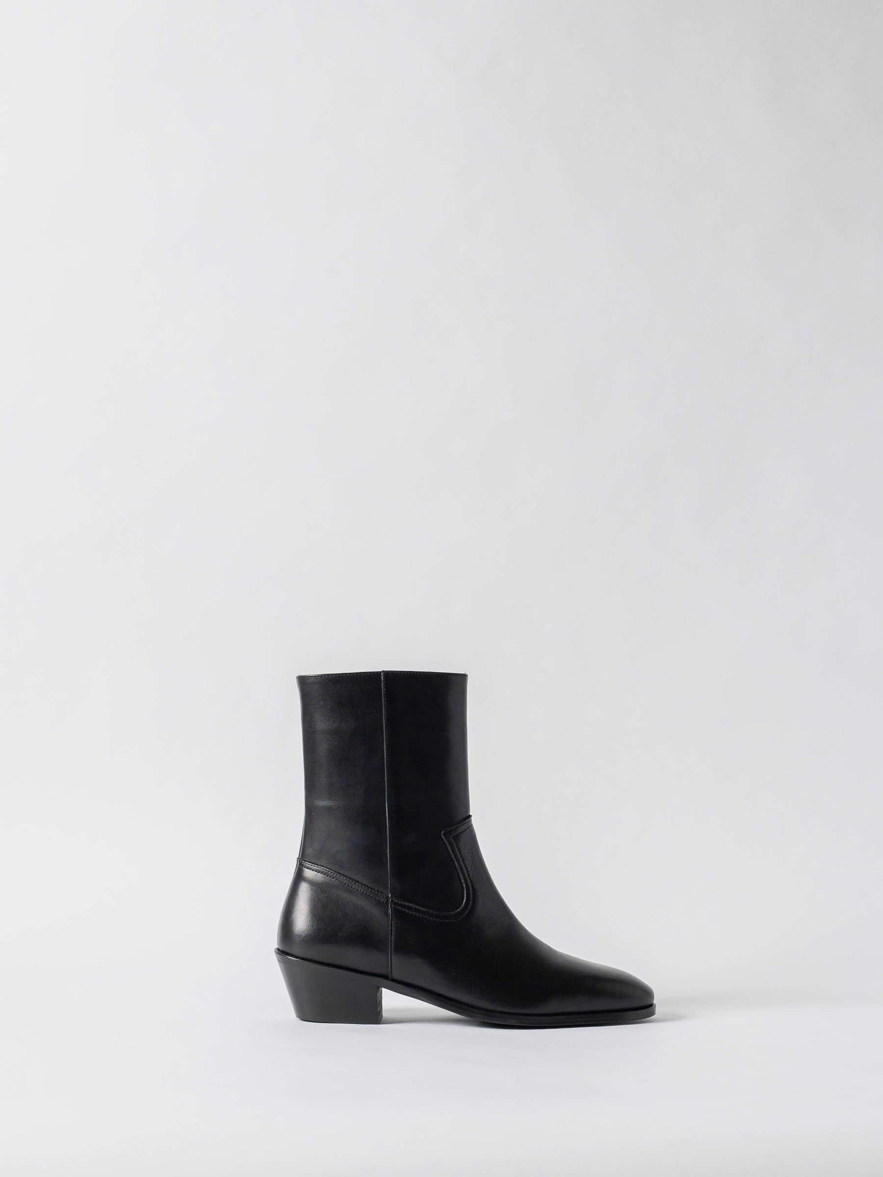 THE ALVA BLACK ZIPPER BOOT