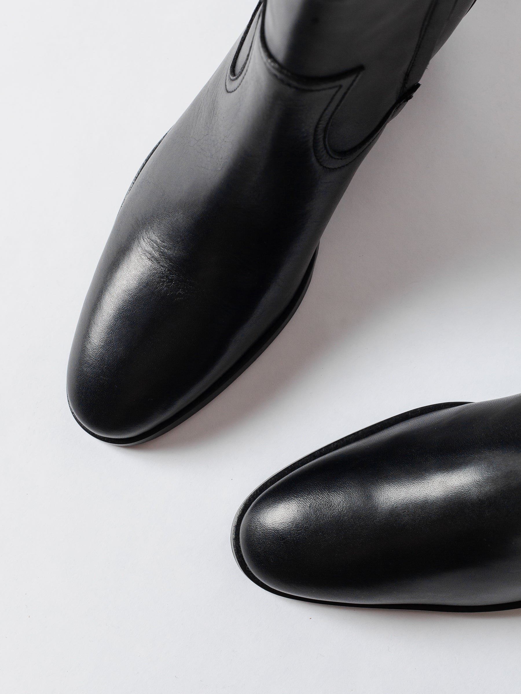 THE ALVA BLACK ZIPPER BOOT