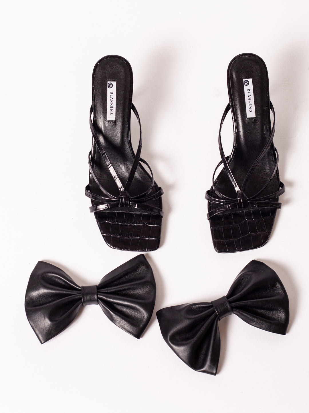 Blankens clip-on bows in black leather with sandals in black croc