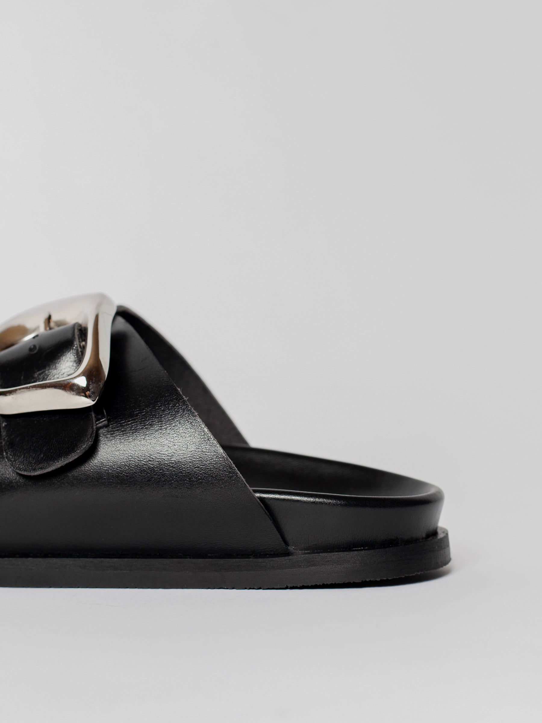 THE PERNILLE BLACK LEATHER SILVER BUCKLE