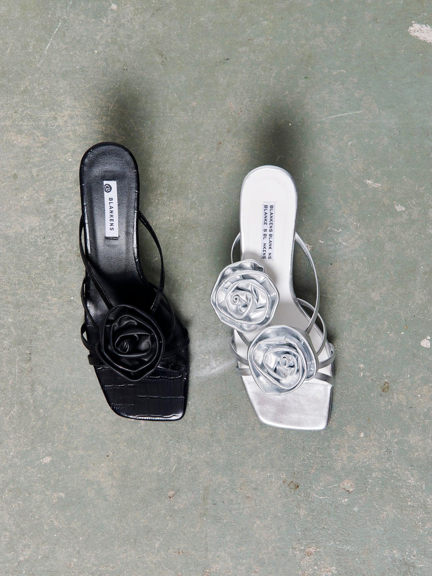 Blankens  Clip On Roses in Black and Silver Leather