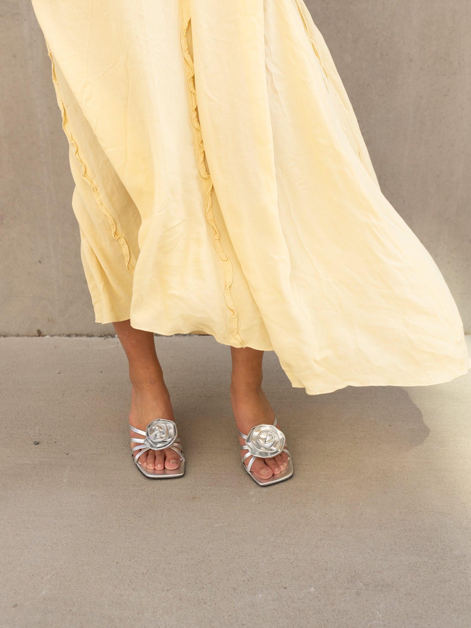 Blankens  Clip On Roses in Silver Leather