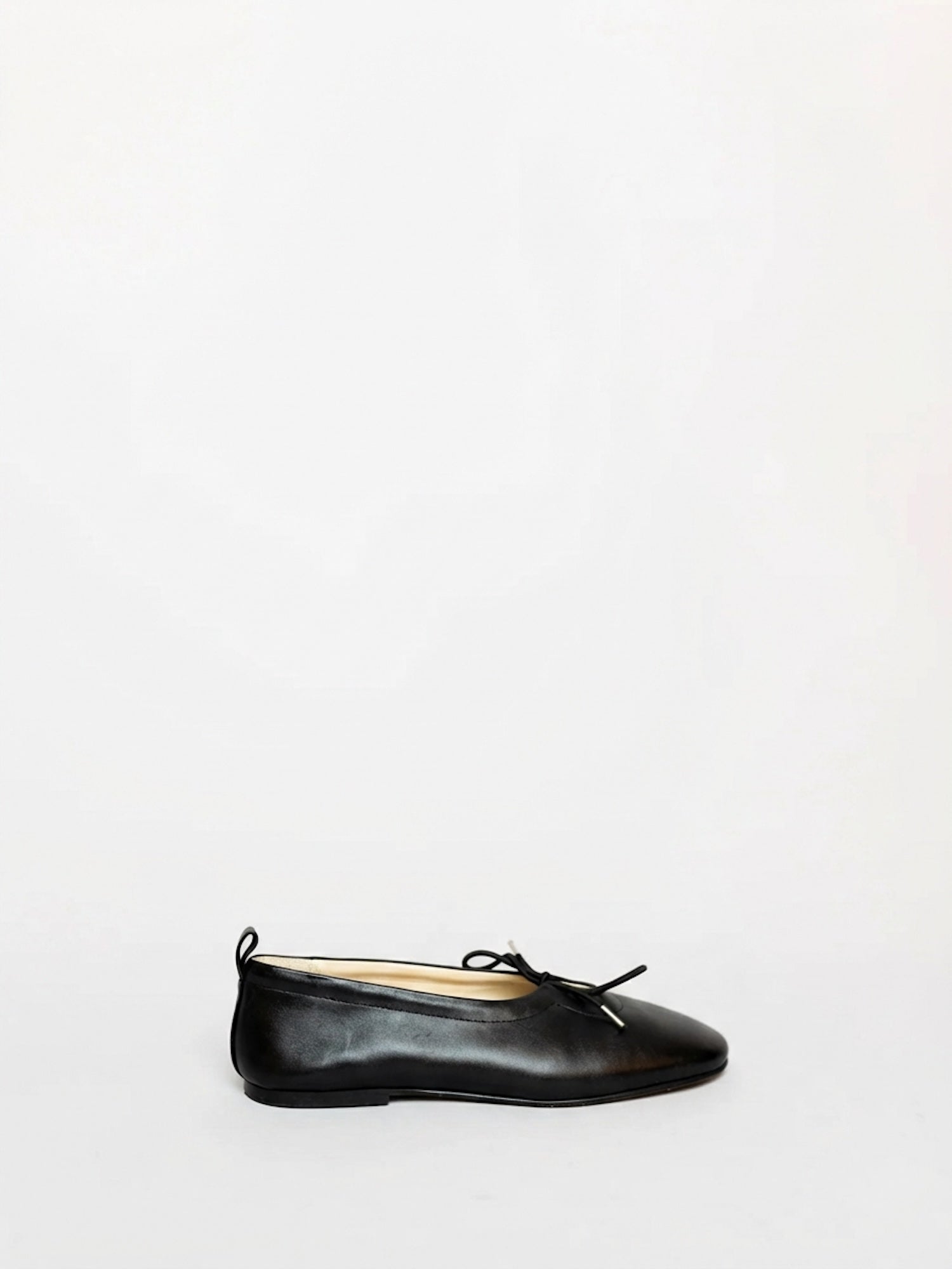 THE SOPHIE BLACK LEATHER BALLERINA FLAT