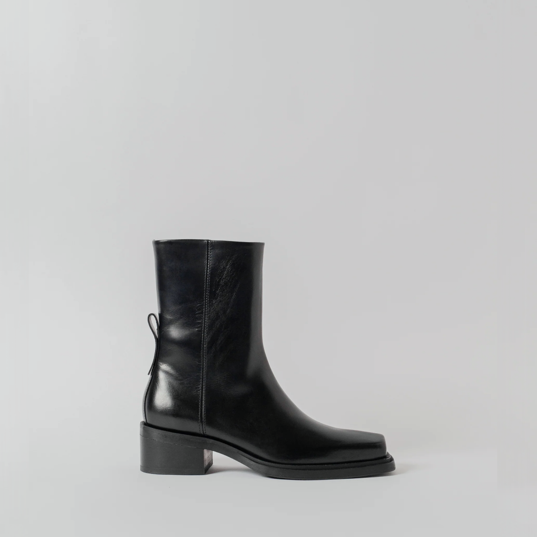 The Hedda Black Leather