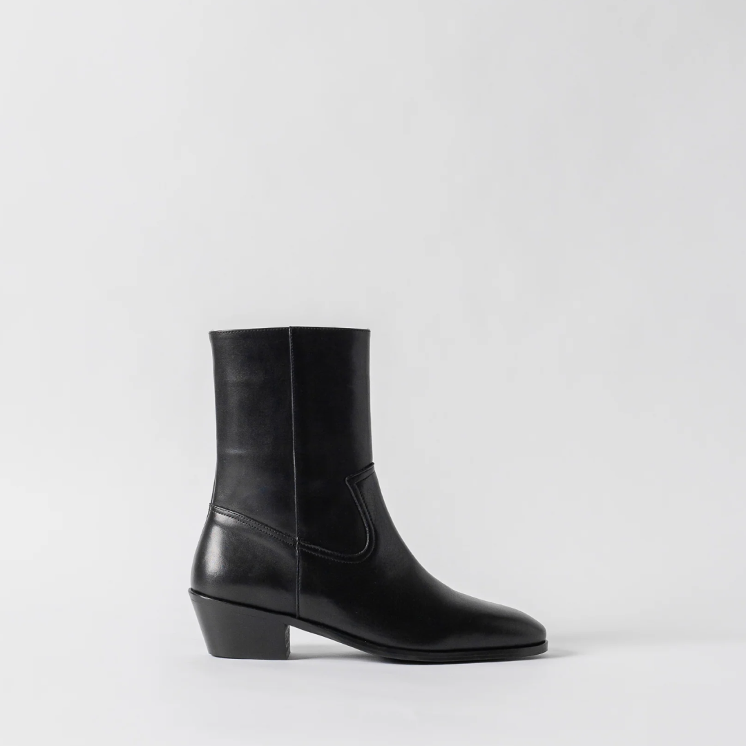 THE ALVA BLACK ZIPPER BOOT