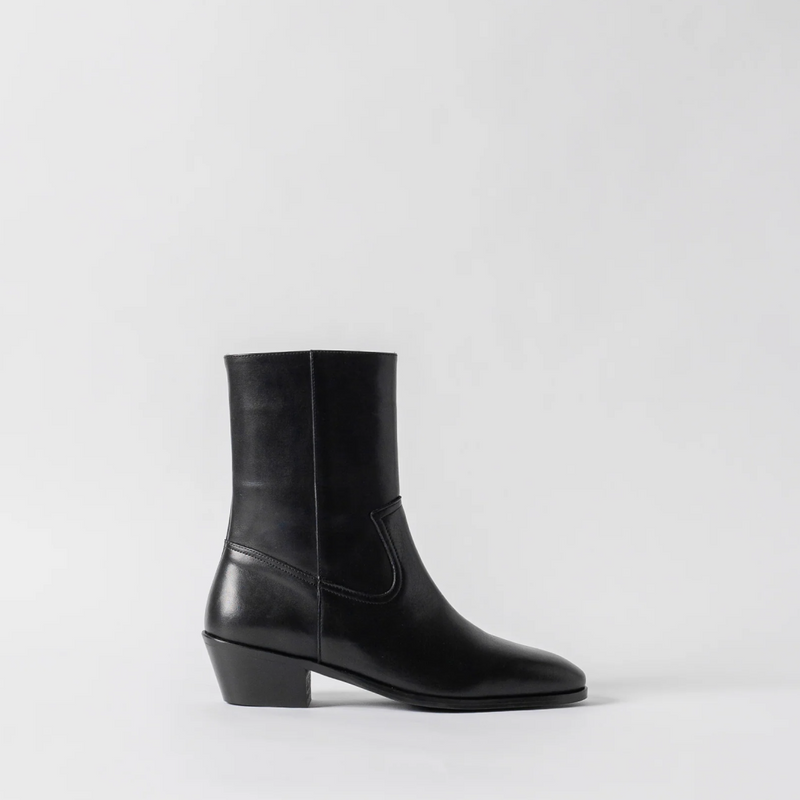 THE ALVA BLACK ZIPPER BOOT