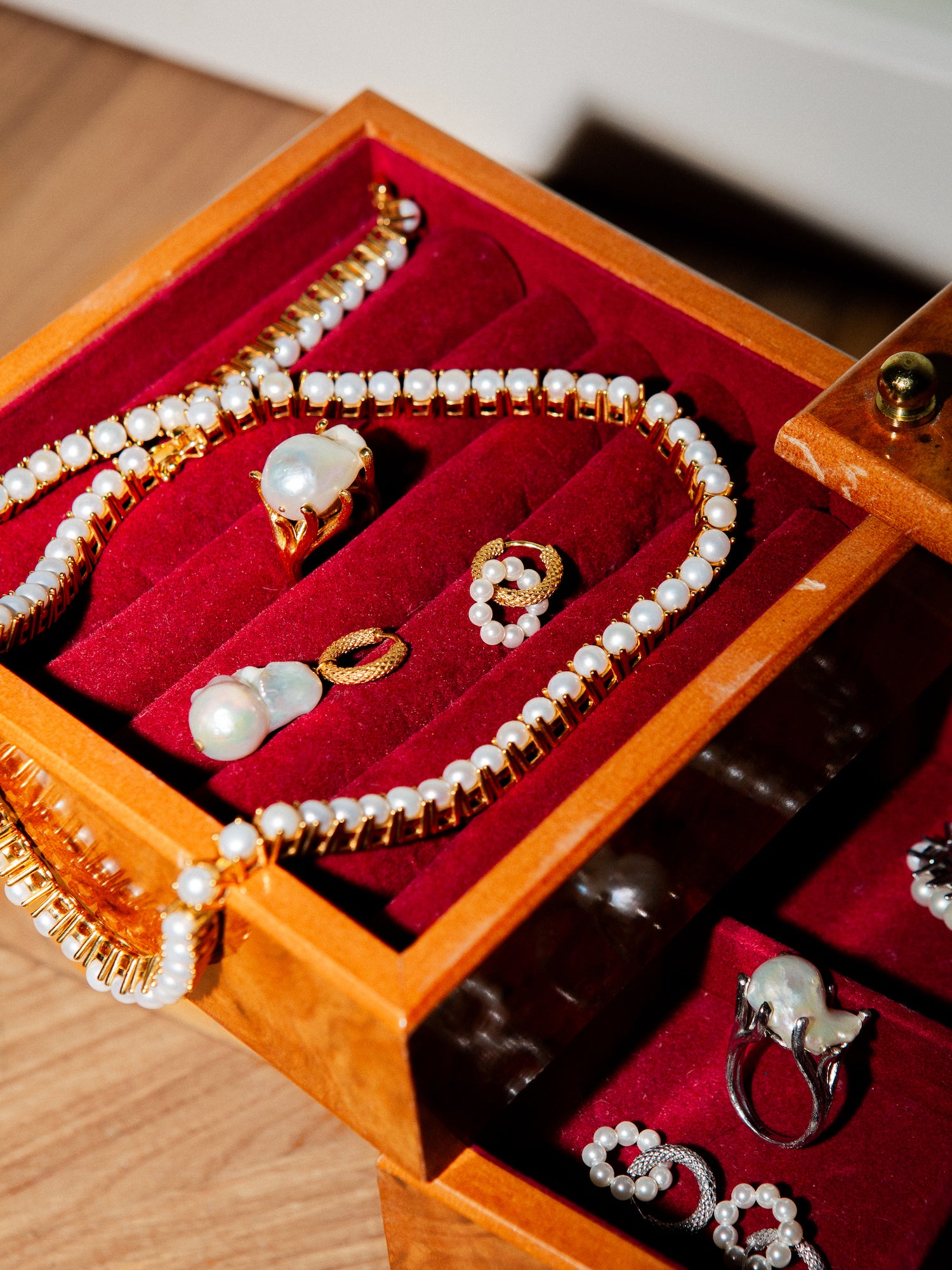 Pearl and Gold Double Hoops earrings