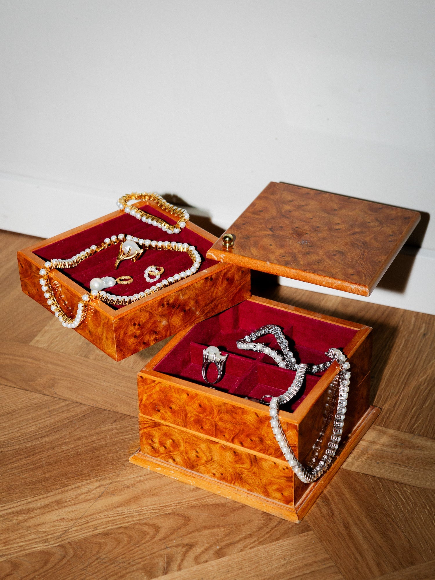 Blankens Pearl and Silver Hoops Earrings