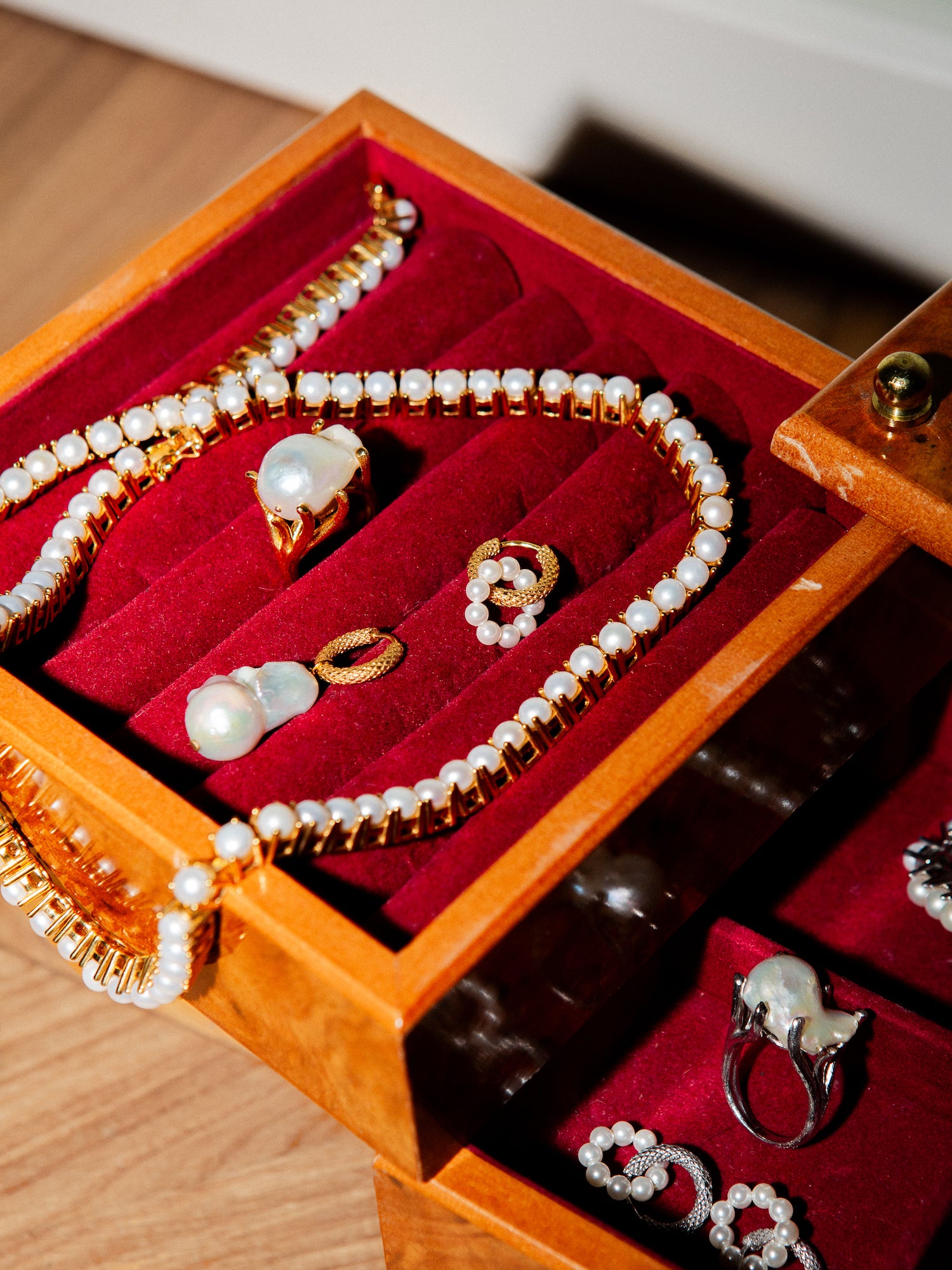 Blankens Pearl and Gold Tennis Necklace