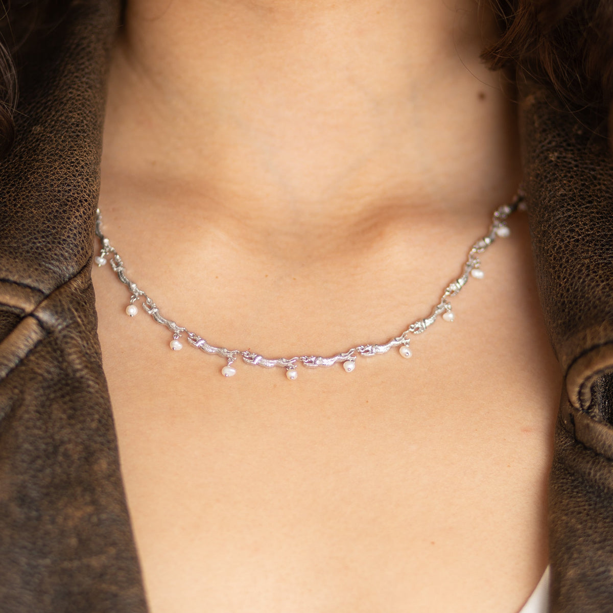 Blankens Pearl and Silver Small Cheetah Chain