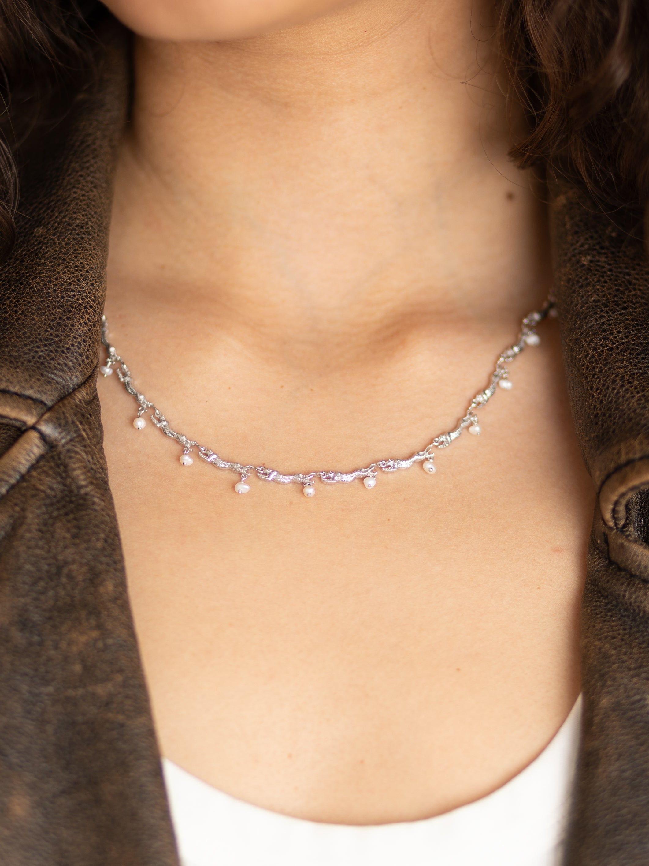 Blankens Pearl and Silver Small Cheetah Chain