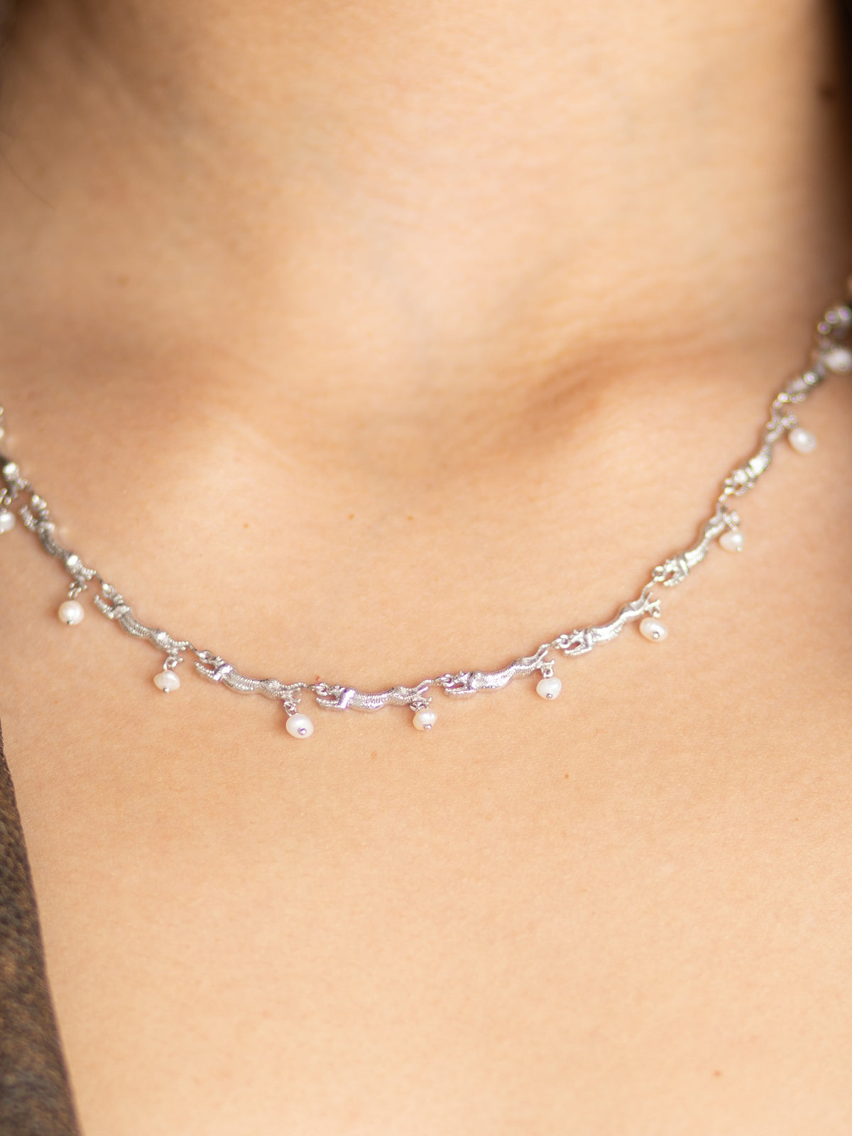 Blankens Pearl and Silver Small Cheetah Chain