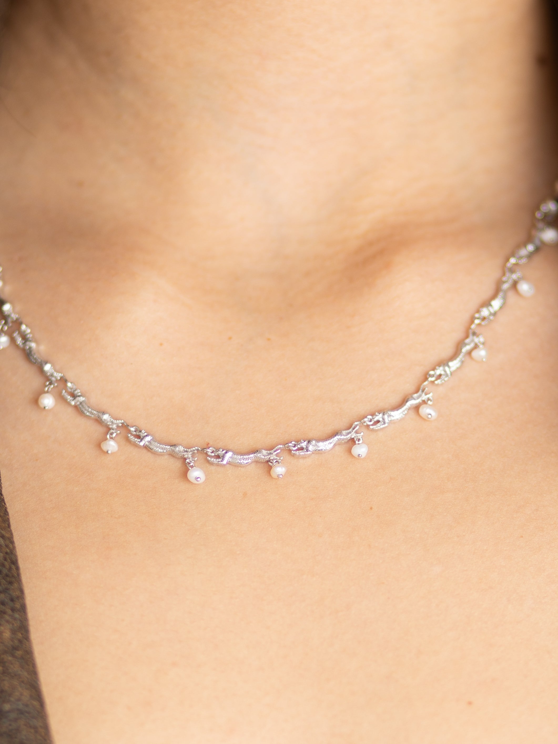 Blankens Pearl and Silver Small Cheetah Chain