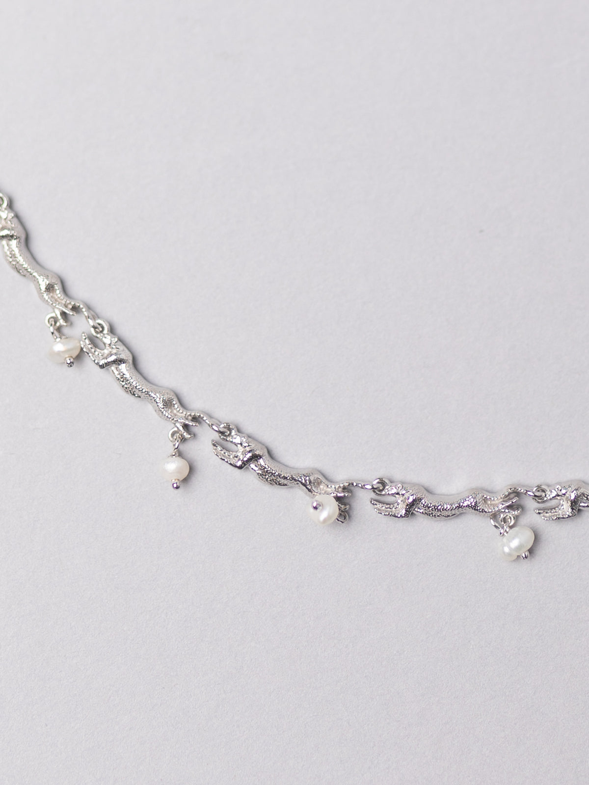 Blankens Pearl and Silver Small Cheetah Chain