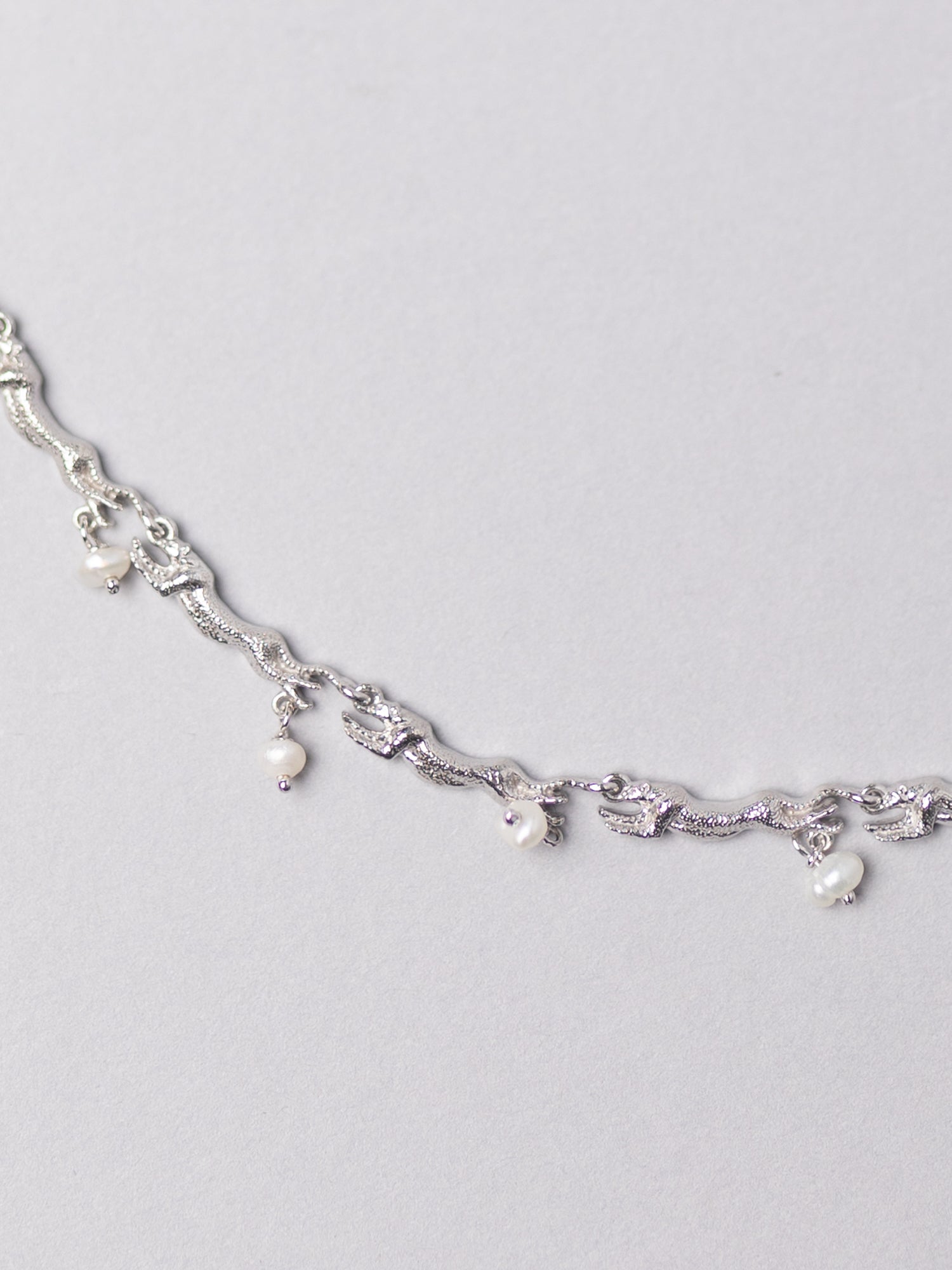 Blankens Pearl and Silver Small Cheetah Chain