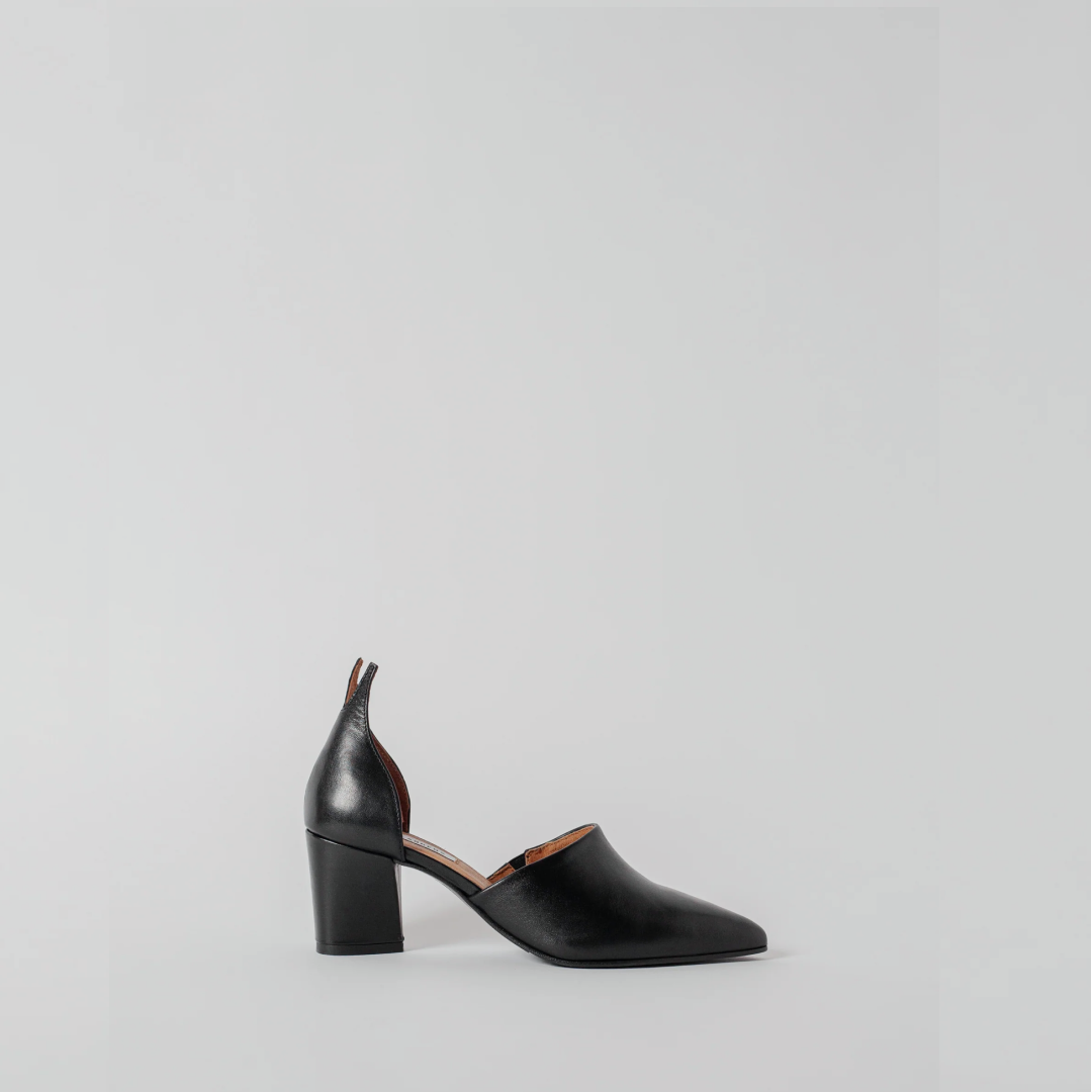 THE RIVERSIDE BLACK LEATHER