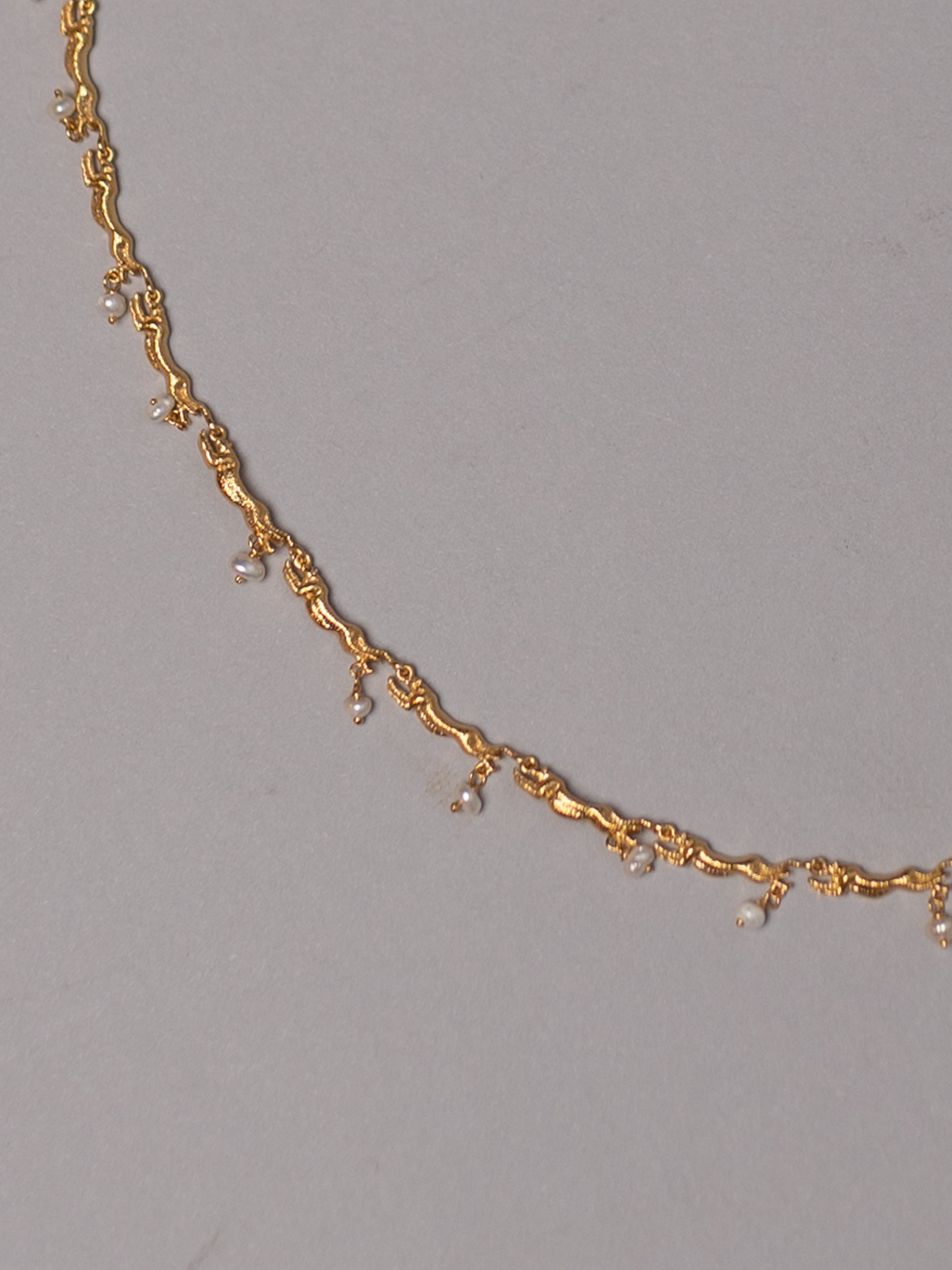 Blankens Pearl and Gold Small Cheetah Chain