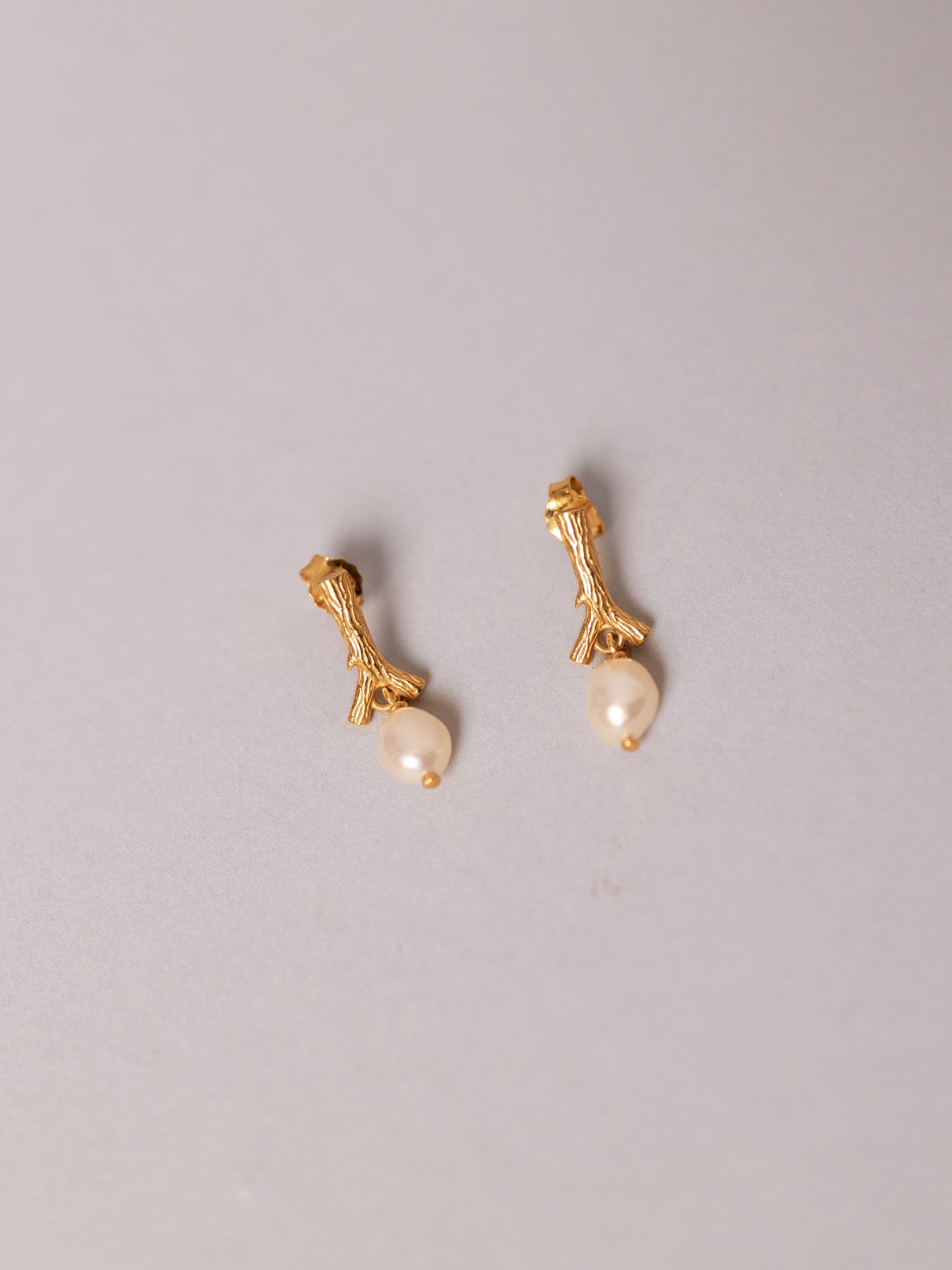 Blankens Stick and Pearl Earring in Gold