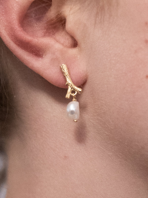 Blankens Stick and Pearl Earring in Gold