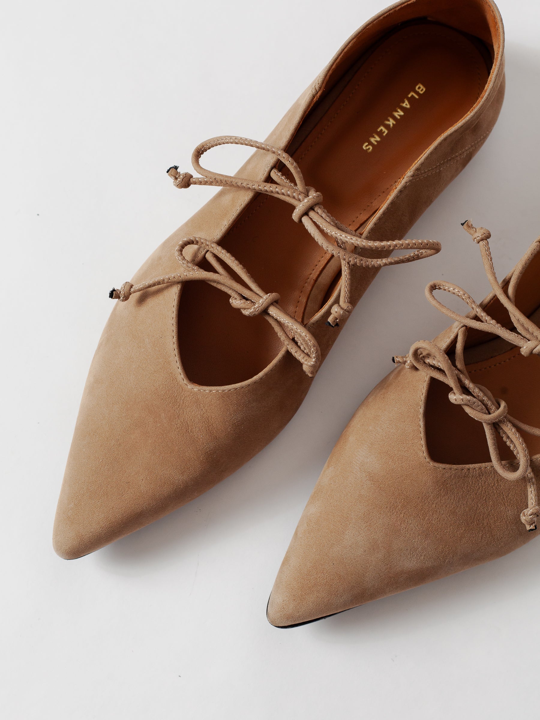 Blankens The Amie Pair of tan pointed-toe shoes with laces