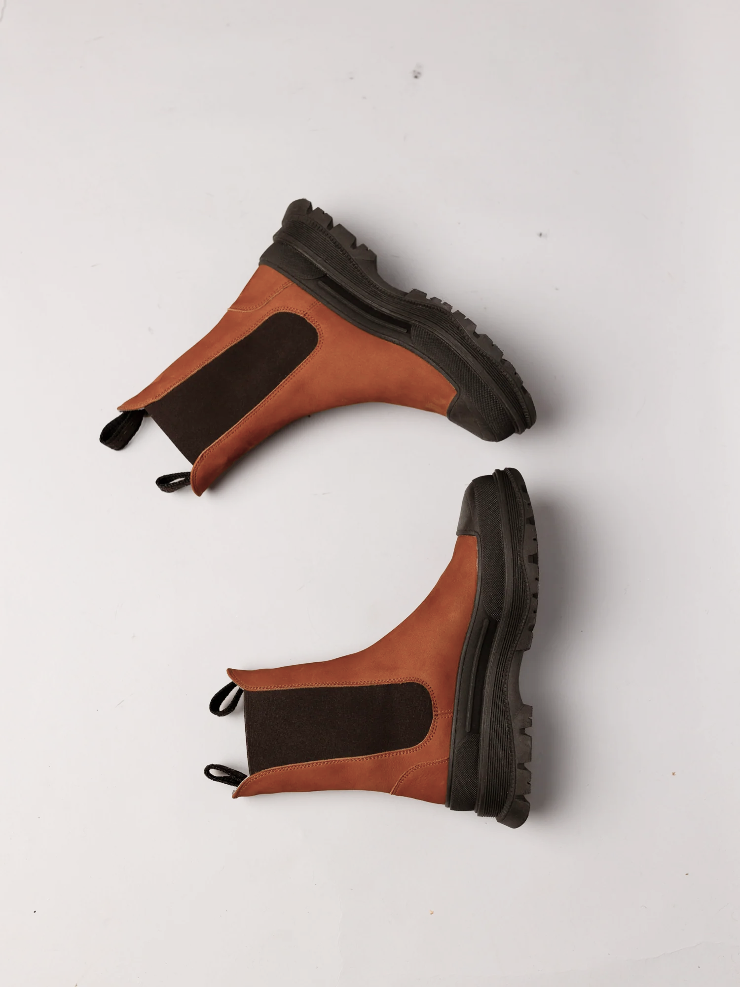 THE BALTIMORE WATER RESISTANT LEATHER BOOT CINNAMON