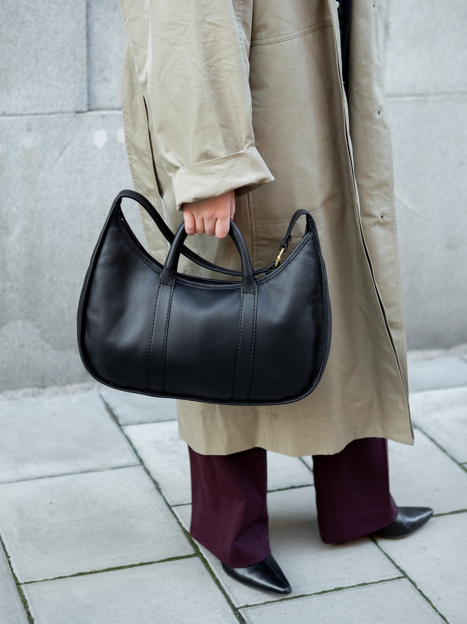 Blankens The Banana Bag in black leather