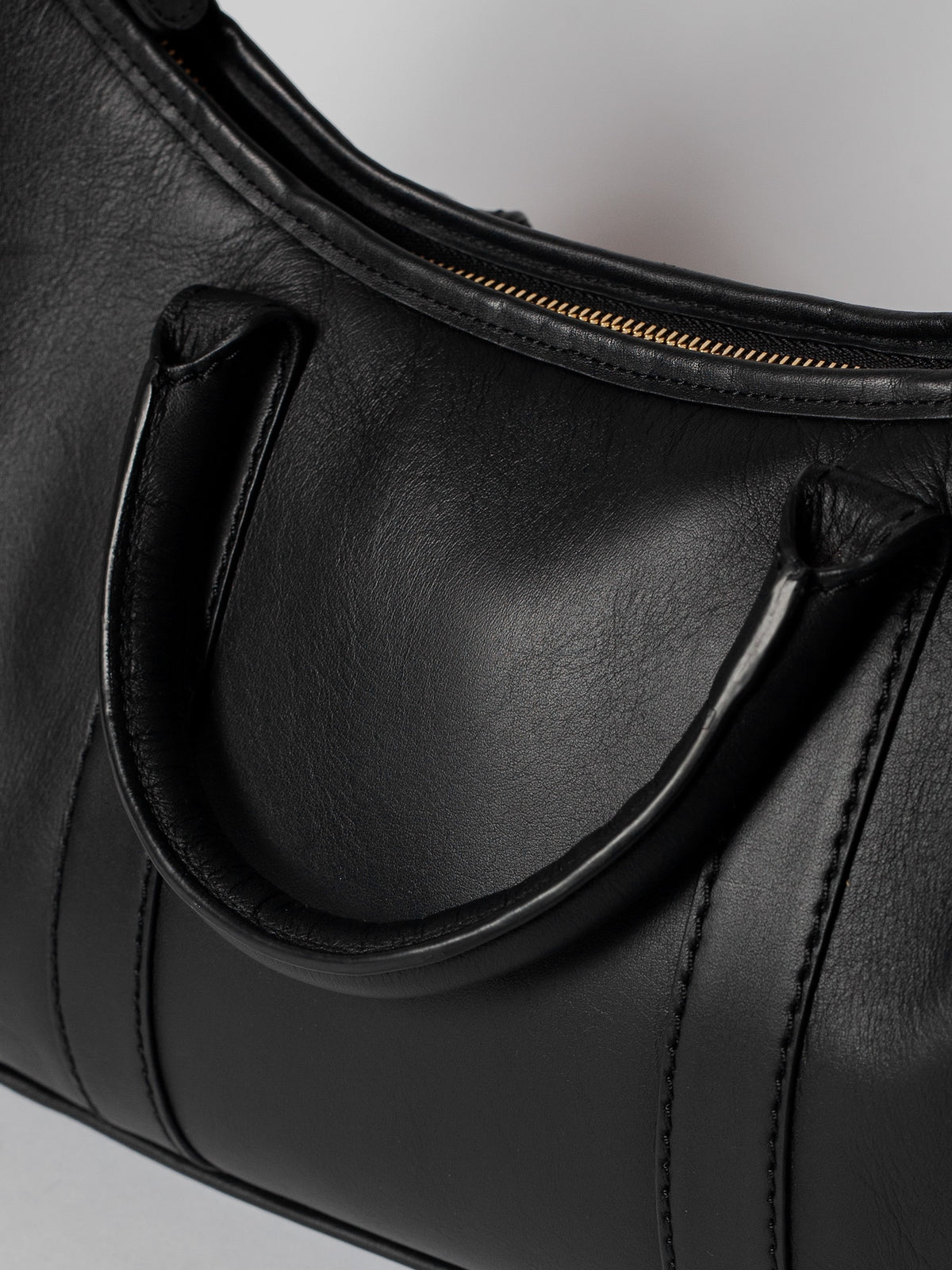 Blankens The Banana Bag in black leather