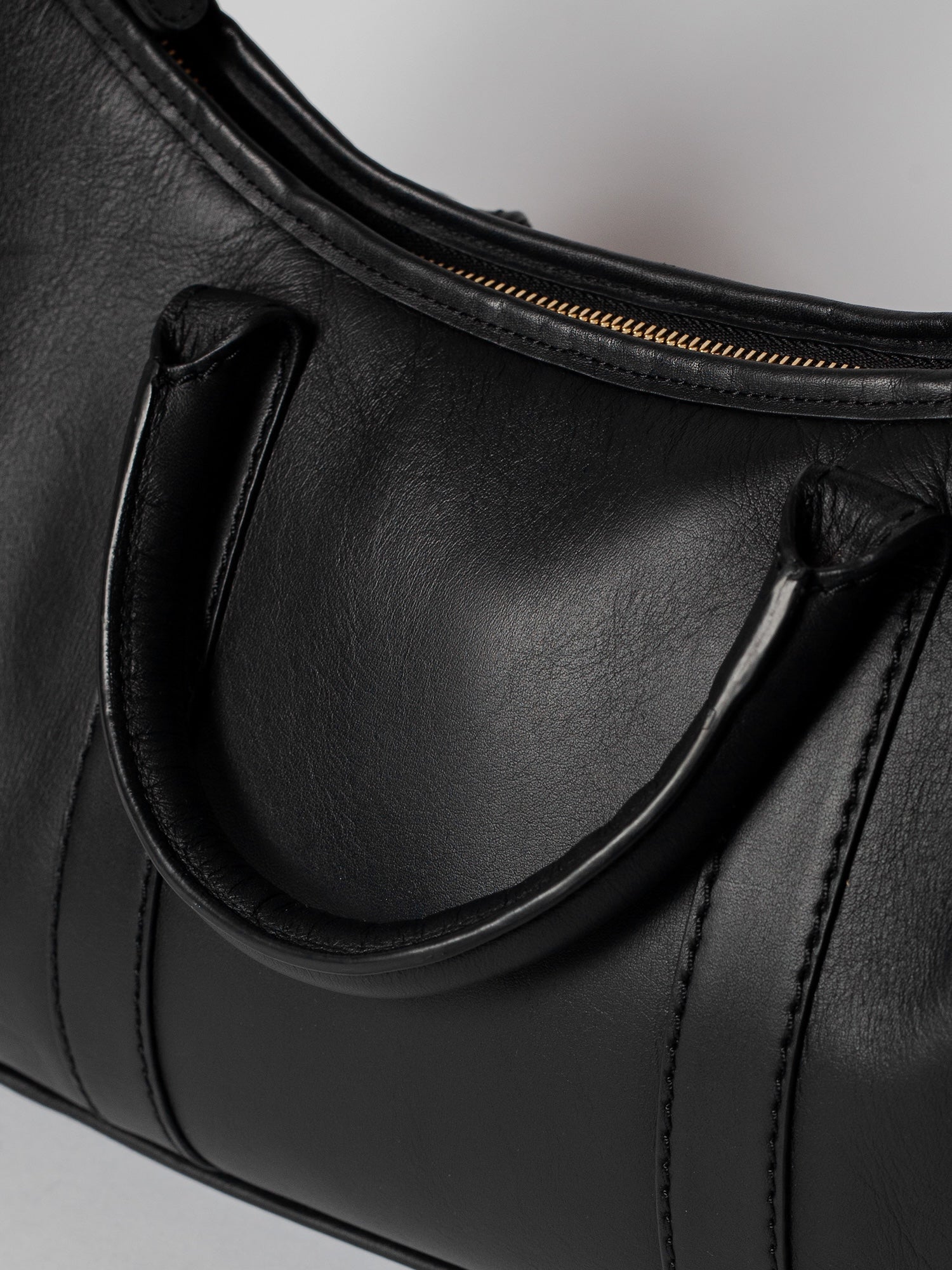Blankens The Banana Bag in black leather