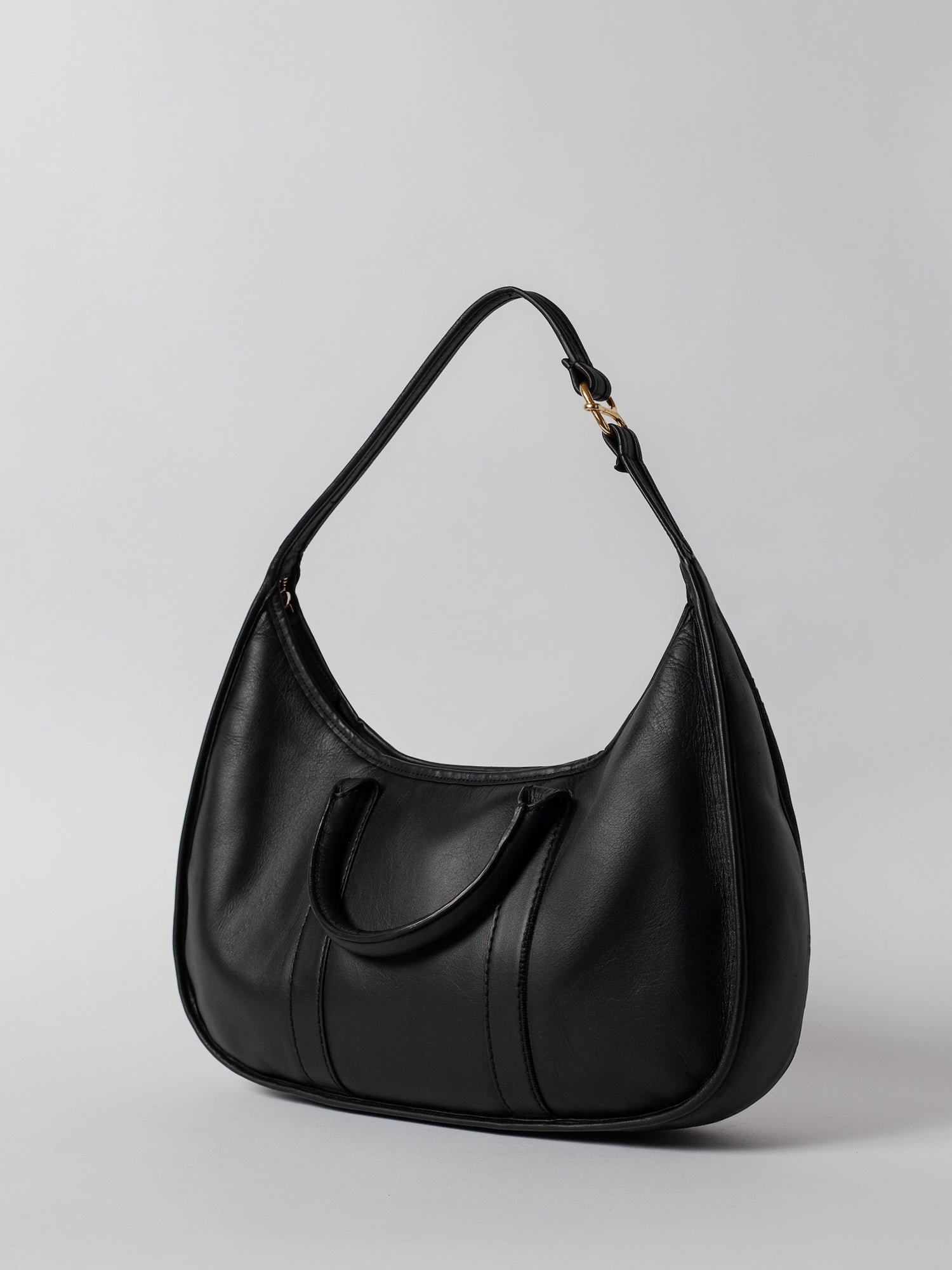 Blankens The Banana Bag in black leather